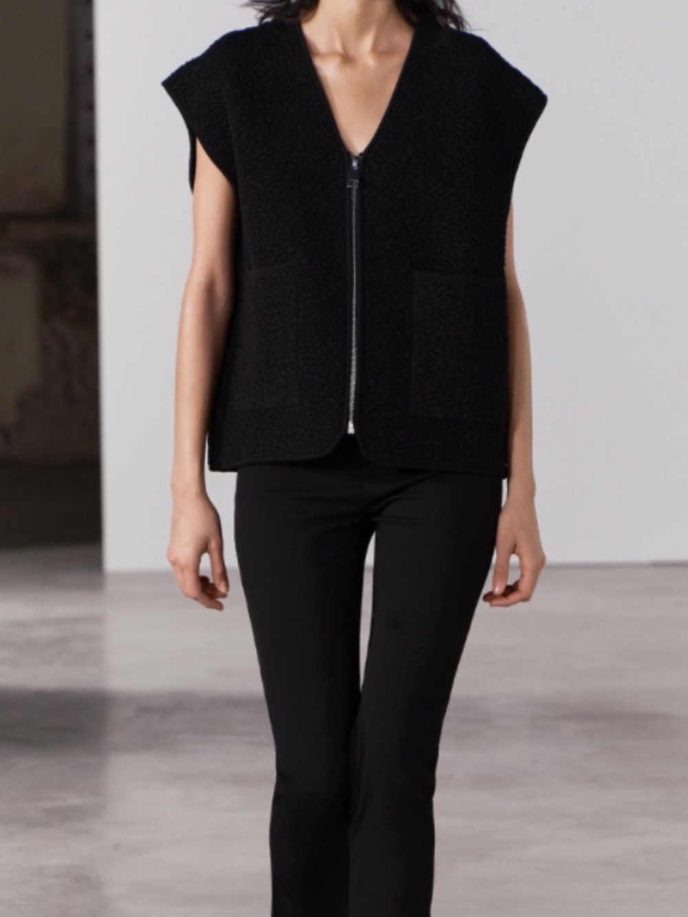 Zara Black Sleeveless Zip-Up Knit Vest
